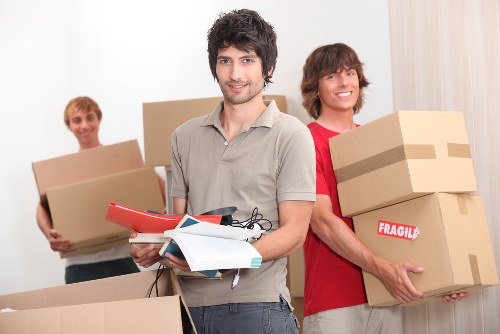 Local removal team planning access for a flat move near Tolworth
